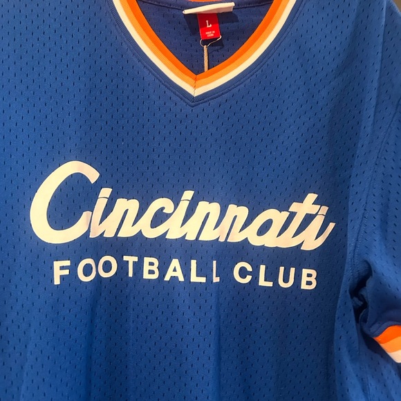 NWT Men's FC Cincinnati Mitchell & Ness Blue Special Script Mesh V-neck jersey L - Picture 4 of 12